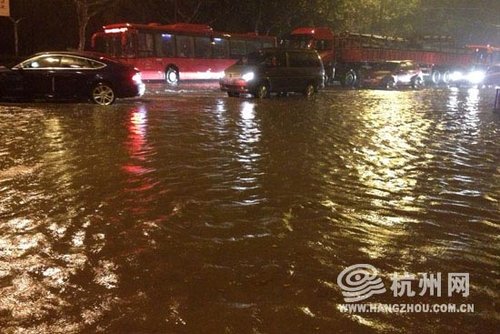 我国多地遭强降雨袭击 洪涝灾害增多