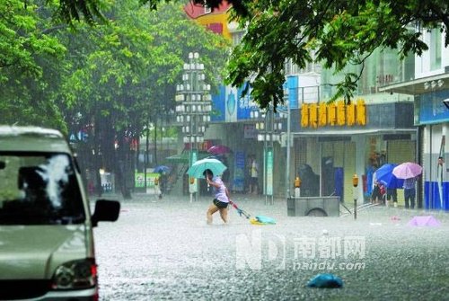 我国多地遭强降雨袭击 洪涝灾害增多